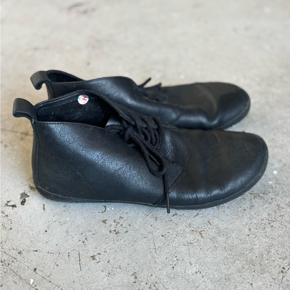 Vivobarefoot black leather shoes. Size 40.
